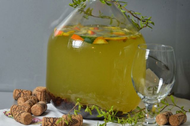 Сок березовый с изюмом