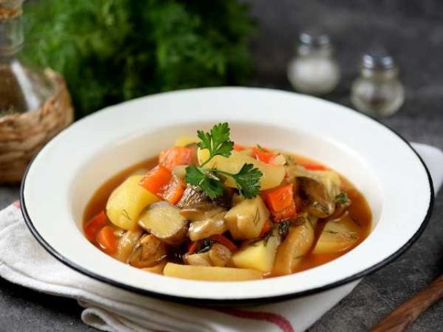 Жаркое с грибами