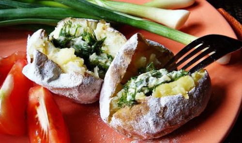 Картошка на костре с начинкой