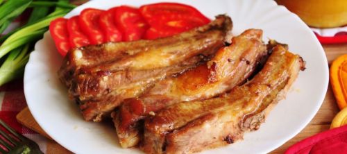 Свиные ребрышки, запеченные в маринаде
