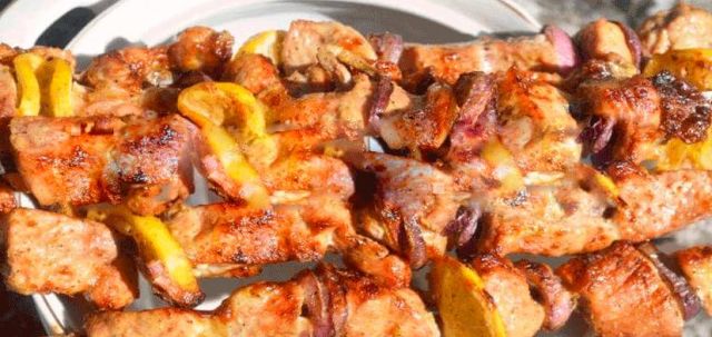 Шашлык из свинины в маринаде с лимоном