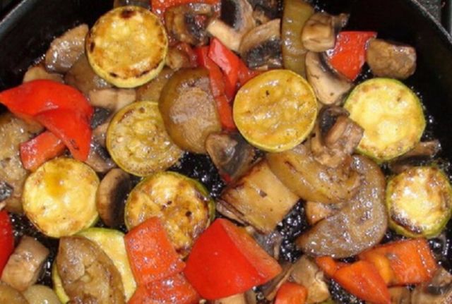 Грибы свинушки, жаренные с овощами